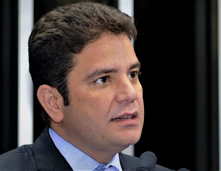 Gladson consegue liberação de fuzis, pistolas, coletes, viaturas e rádios para polícias do Acre