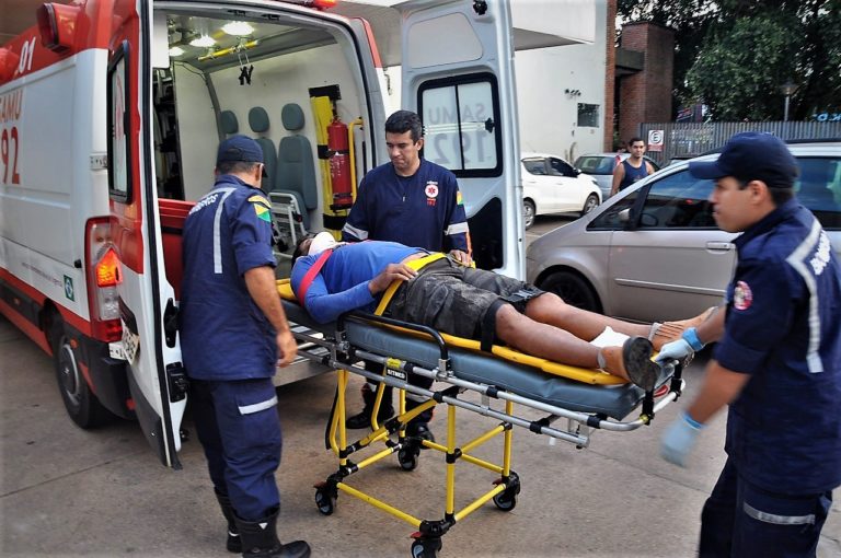 Acidente entre moto e carro no Centro de Rio Branco deixa motociclista feridodesta