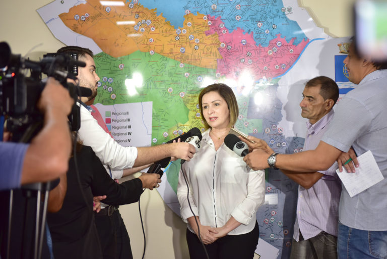 Prefeita Socorro Neri e secretário Moisés Diniz anunciam início do ano letivo 2019