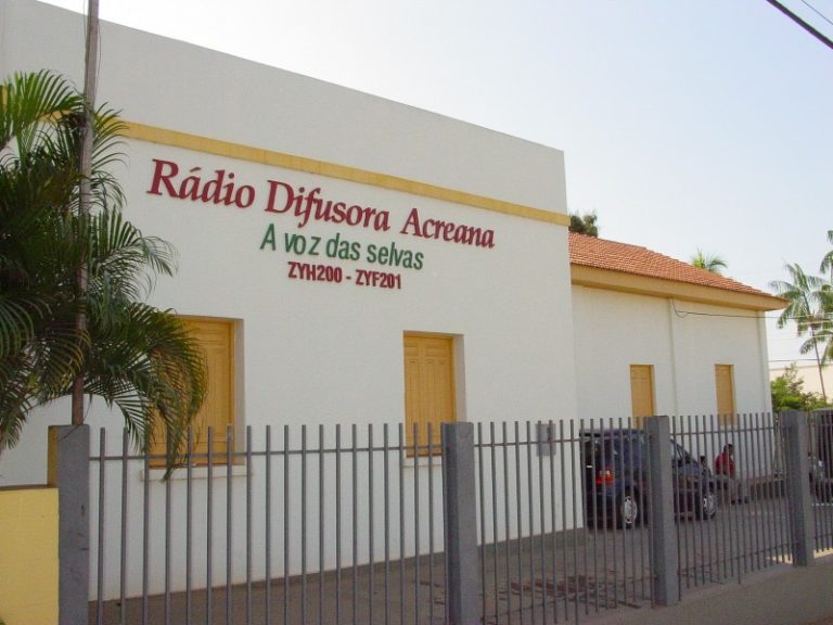 Raio de alta intensidade atinge Rádio Difusora em Rio Branco e tira emissora do ar