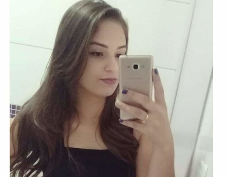 Vítima de acidente entre ônibus e moto é sepultada no Morada da Paz, em Rio Branco