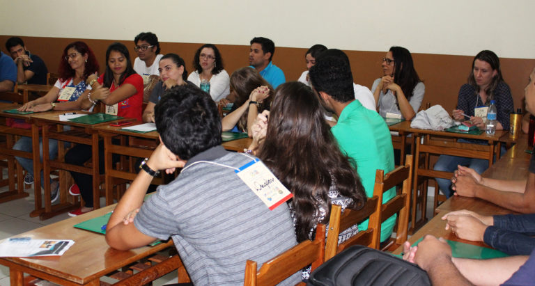 Rematrículas para reprovados e alunos de turmas extintas do CEL vão até quarta-feira