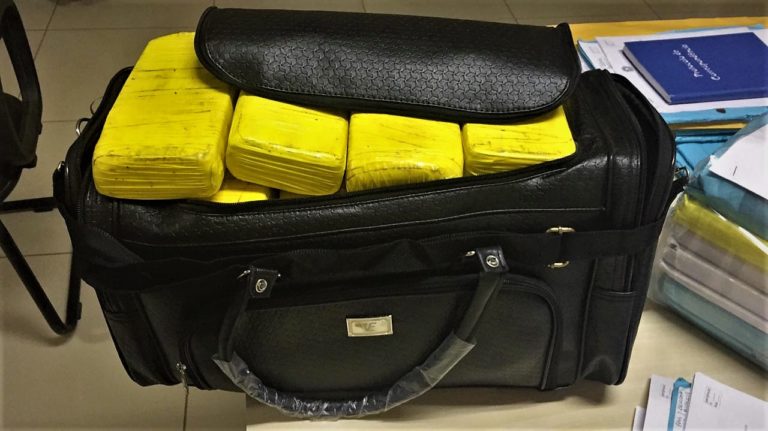 Polícia Federal prende peruano com 24 kg de droga, na fronteira de Assis Brasil