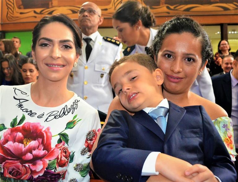 Babá de Guilherme Cameli tem lugar de honra no plenário da Aleac: “Me sinto valorizada”