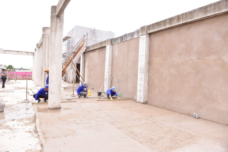Prefeito em exercício, Antônio Morais visita obras do Shopping Popular