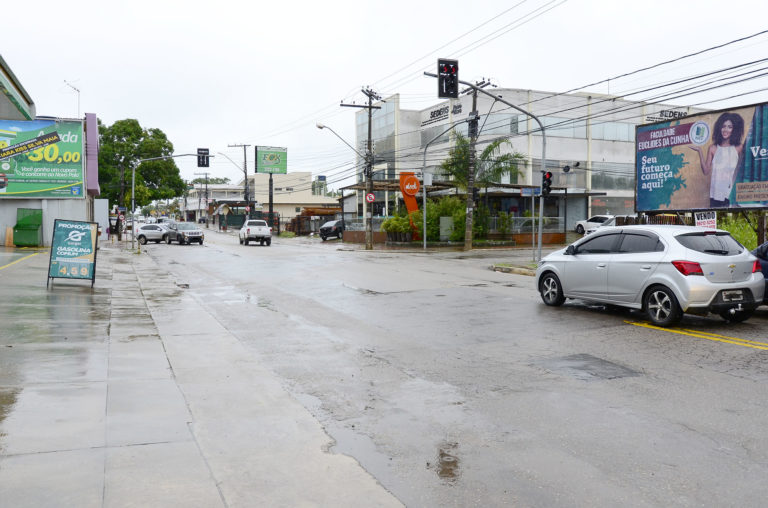 Homem que fraturou a perna  ao cair em buraco na Getúlio Vargas será indenizado em R$ 30 mil