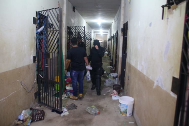 Drogas, celulares e bebidas são apreendidos em vistoria a presídio da Capital