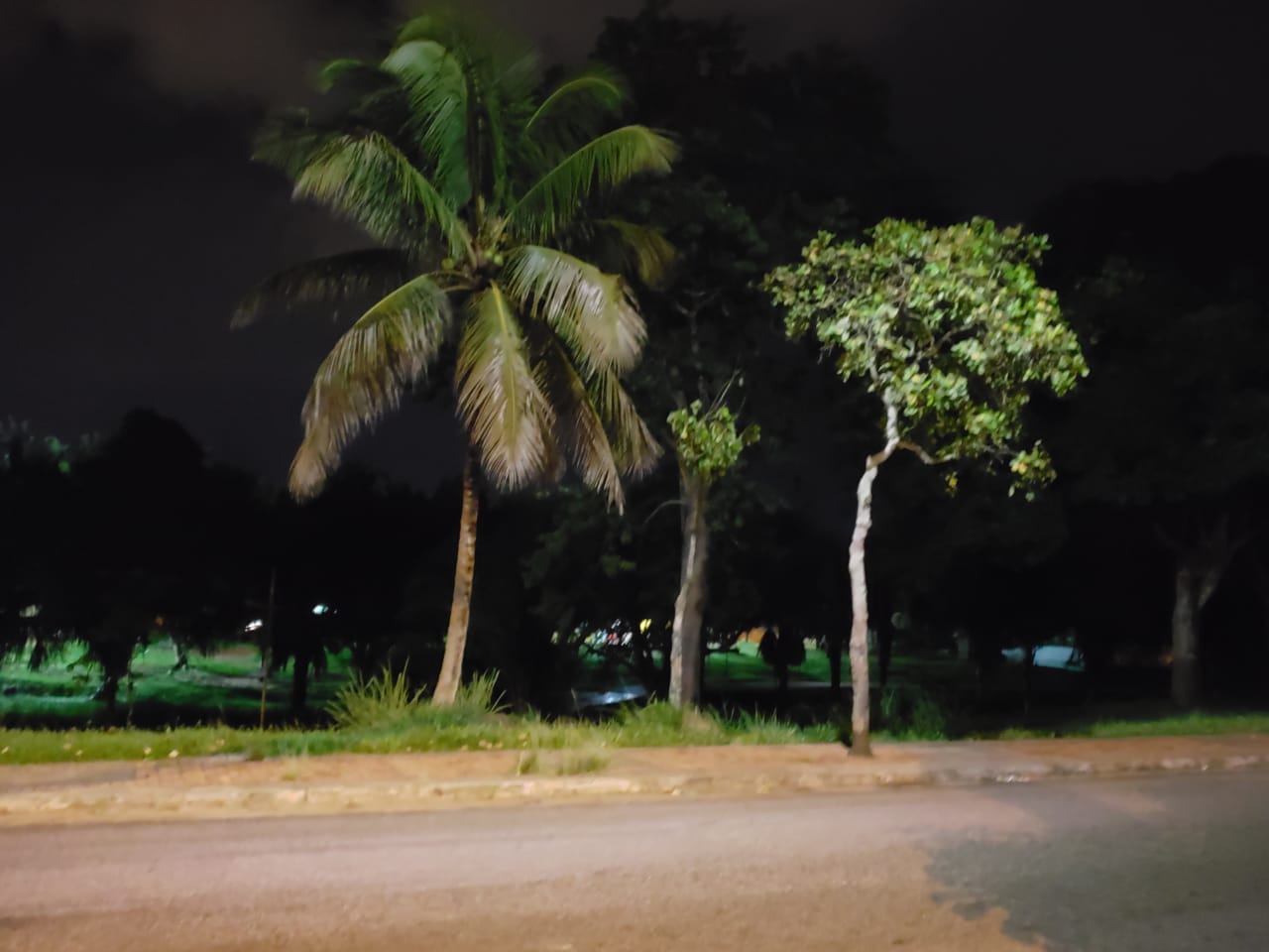 Escuridão no Parque do Tucumã amedronta moradores que precisam fazer atividade física à noite