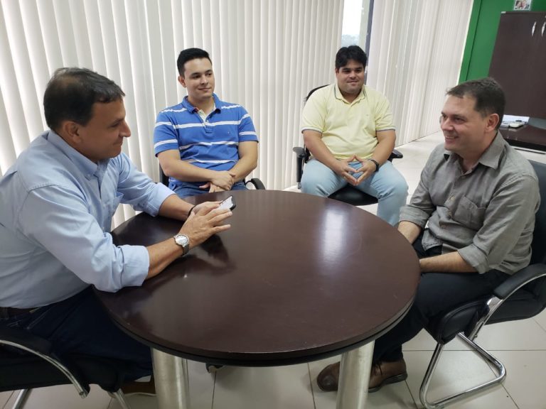 Em visita às secretarias de Estado, Márcio Bittar coloca mandato à disposição do governo