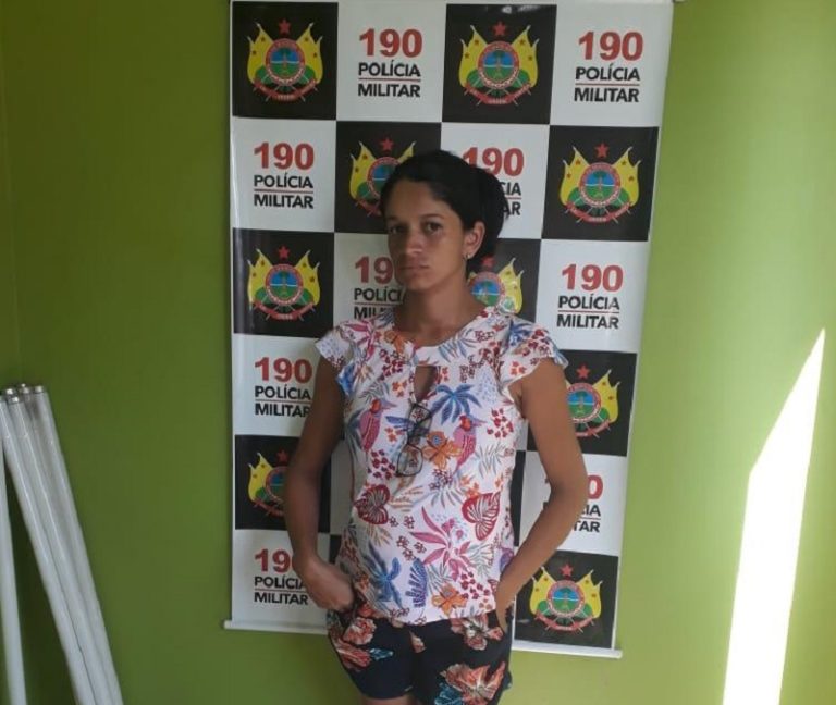 Suspeita de tráfico de drogas é presa com 43 trouxinhas de maconha, em Tarauacá