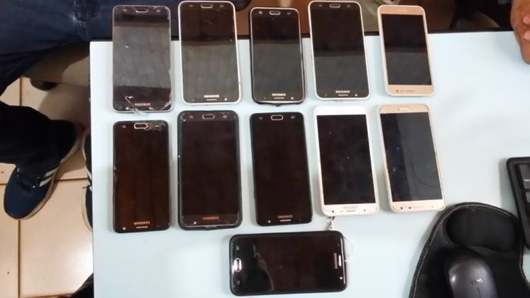 Agentes apreendem 11 aparelhos celulares após revista no FOCF