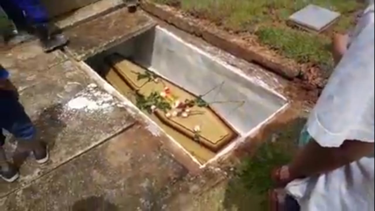 Jovem morta em acidente de jet ski é sepultada em clima de muita tristeza no Morada da Paz