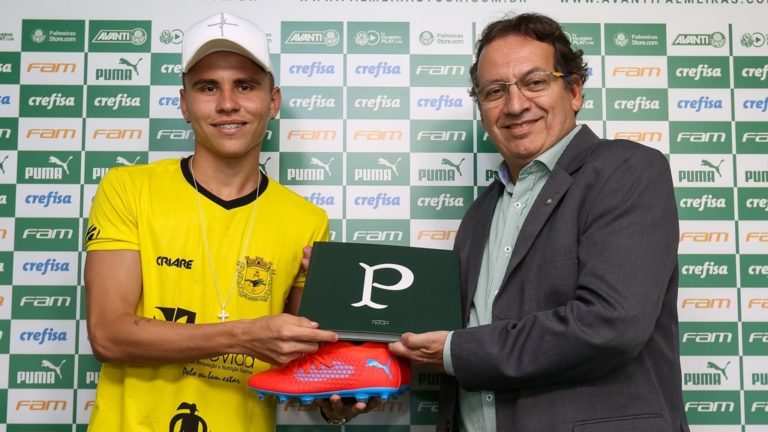Equipe do Galvez conhece Allianz e é recebida pelo goleiro acreano Wevertond