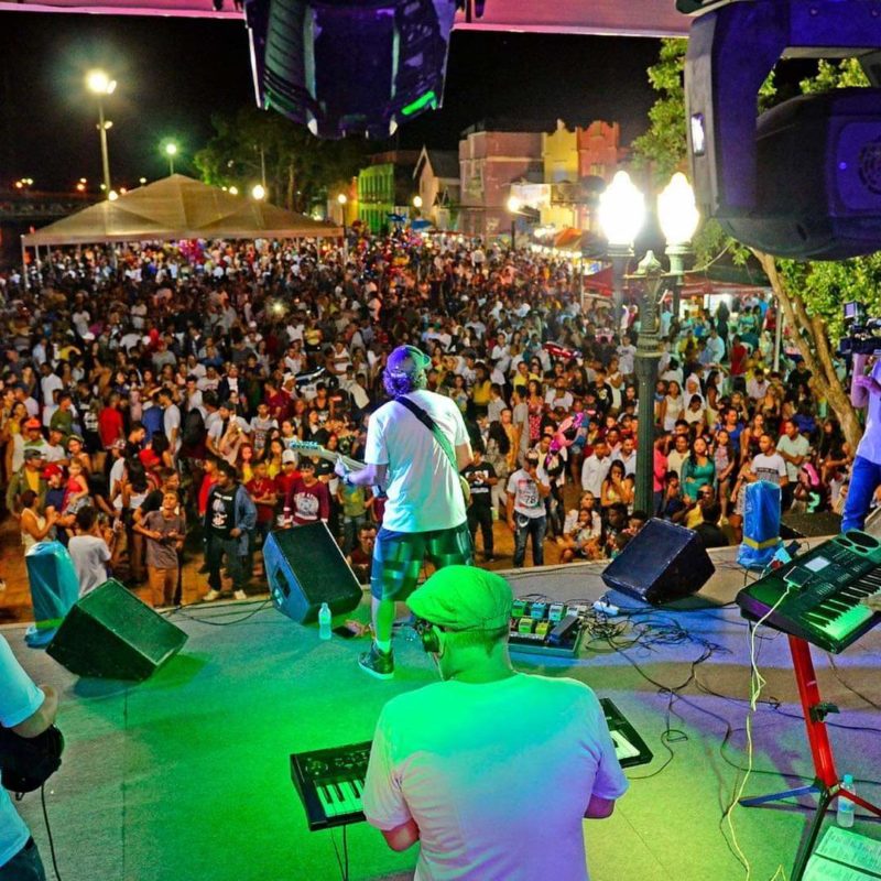 Na capital, acreanos "vestiram-se de paz" e celebraram chegada do ano novo; confira fotosdesta