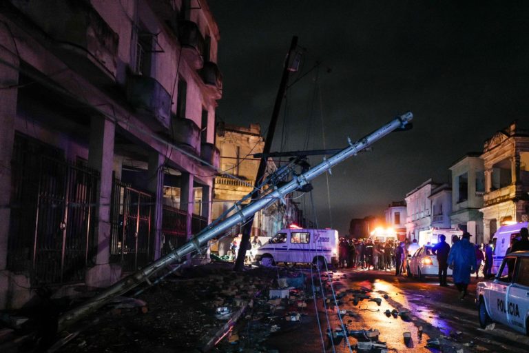 Tornado em Cuba deixa mortos e mais de 170 feridos