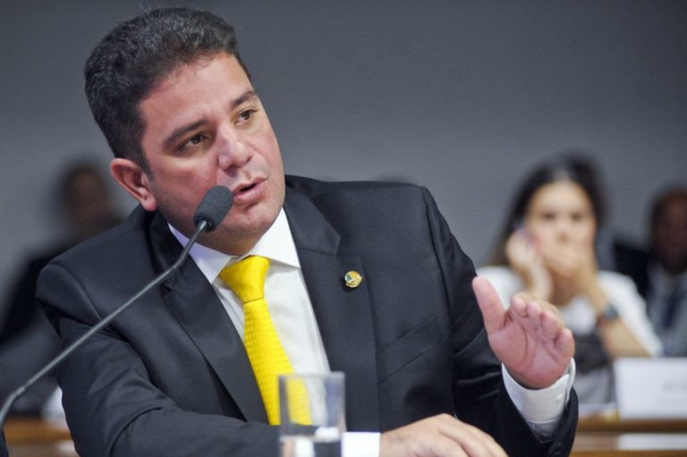 Gladson revoga decreto que impedia pagamentos de dívidas deixadas por Tião Viana