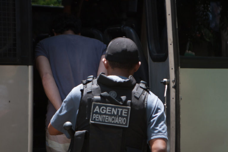 Agentes penitenciários são demitidos acusados de envolvimento com o crime no Acre