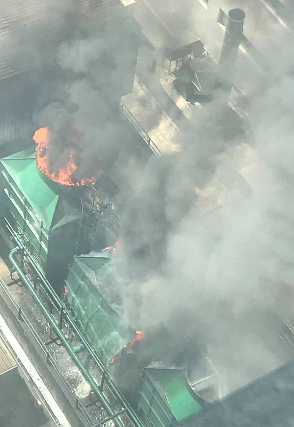 Incêndio atinge área externa do Instituto do Coração em São Paulo