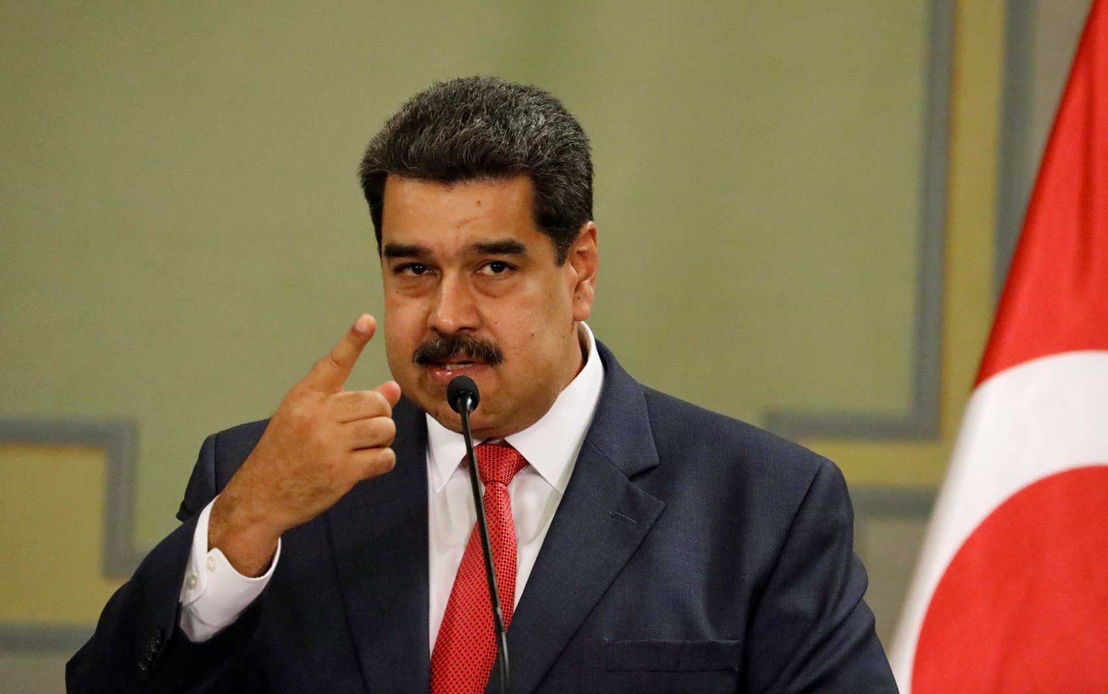 Parlamento venezuelano rejeita legitimidade de segundo mandato de Maduro