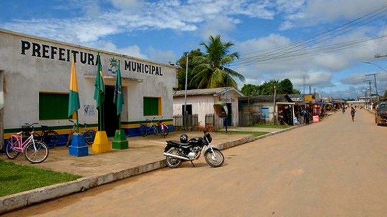 Prefeitura de Manoel Urbano abre processo seletivo com salários que podem chegar a mais de R$ 5 mil