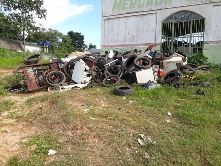 Moradores denunciam que Mercado Municipal de Porto Acre virou depósito de entulhos