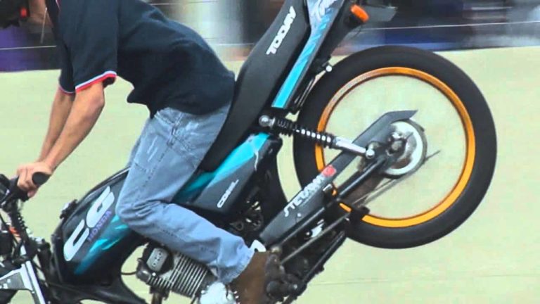 Homem que atropelou crianças que lavavam motocicleta em frente de casa é condenado