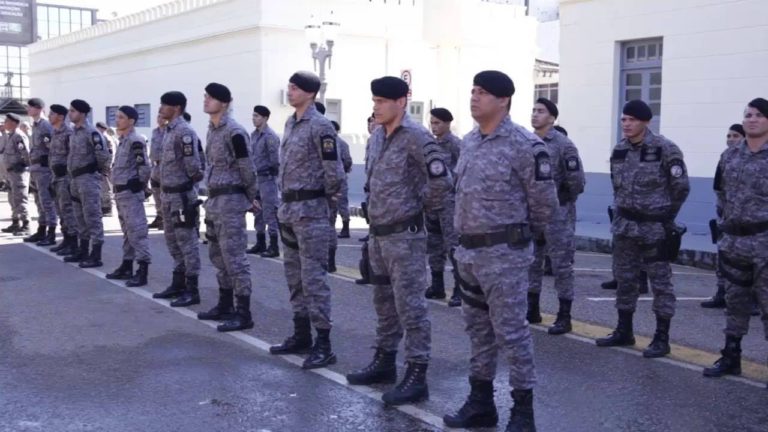Gladson Cameli anuncia a doação de 2 mil pares de coturnos para militares do Acre