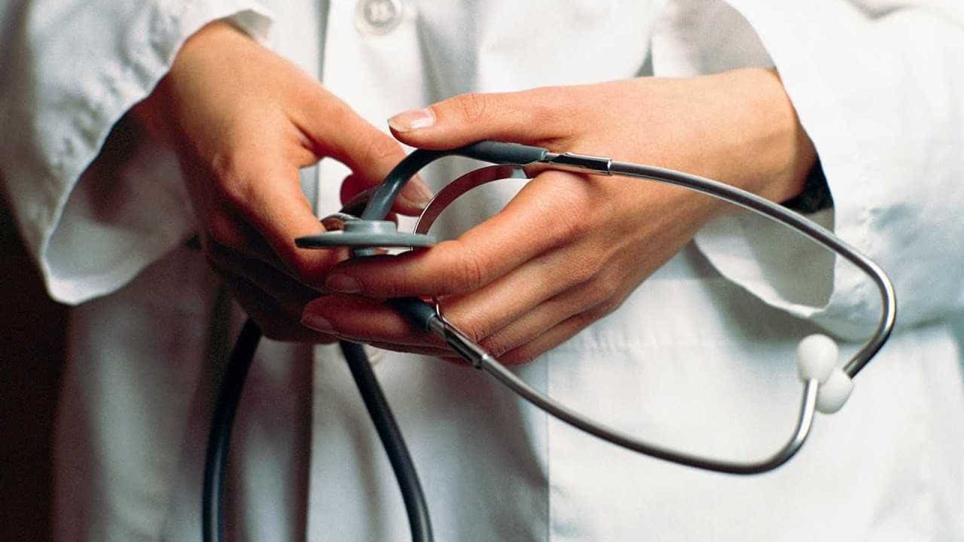 Inscritos no Mais Médicos devem se apresentar até hoje aos municípios