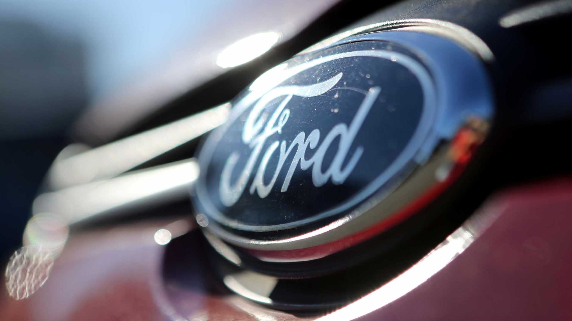Ford lança sistema que faz carro ‘conversar’ com pedestres