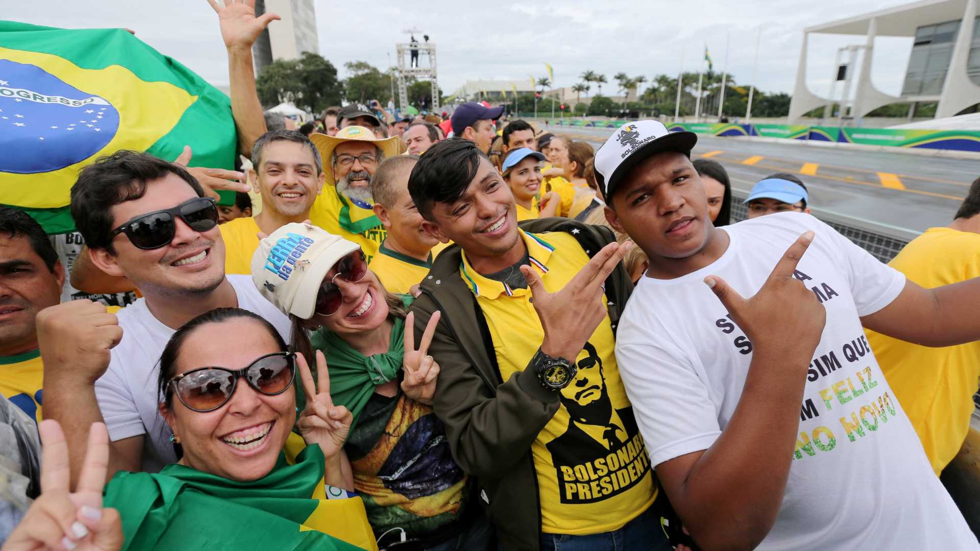 Apenas 10% da população brasileira se considera ‘mais de esquerda’