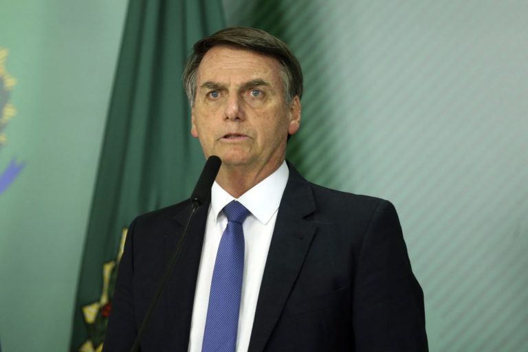 Presidente Jair Bolsonaro viaja neste domingo para nova cirurgia que ocorre na segunda