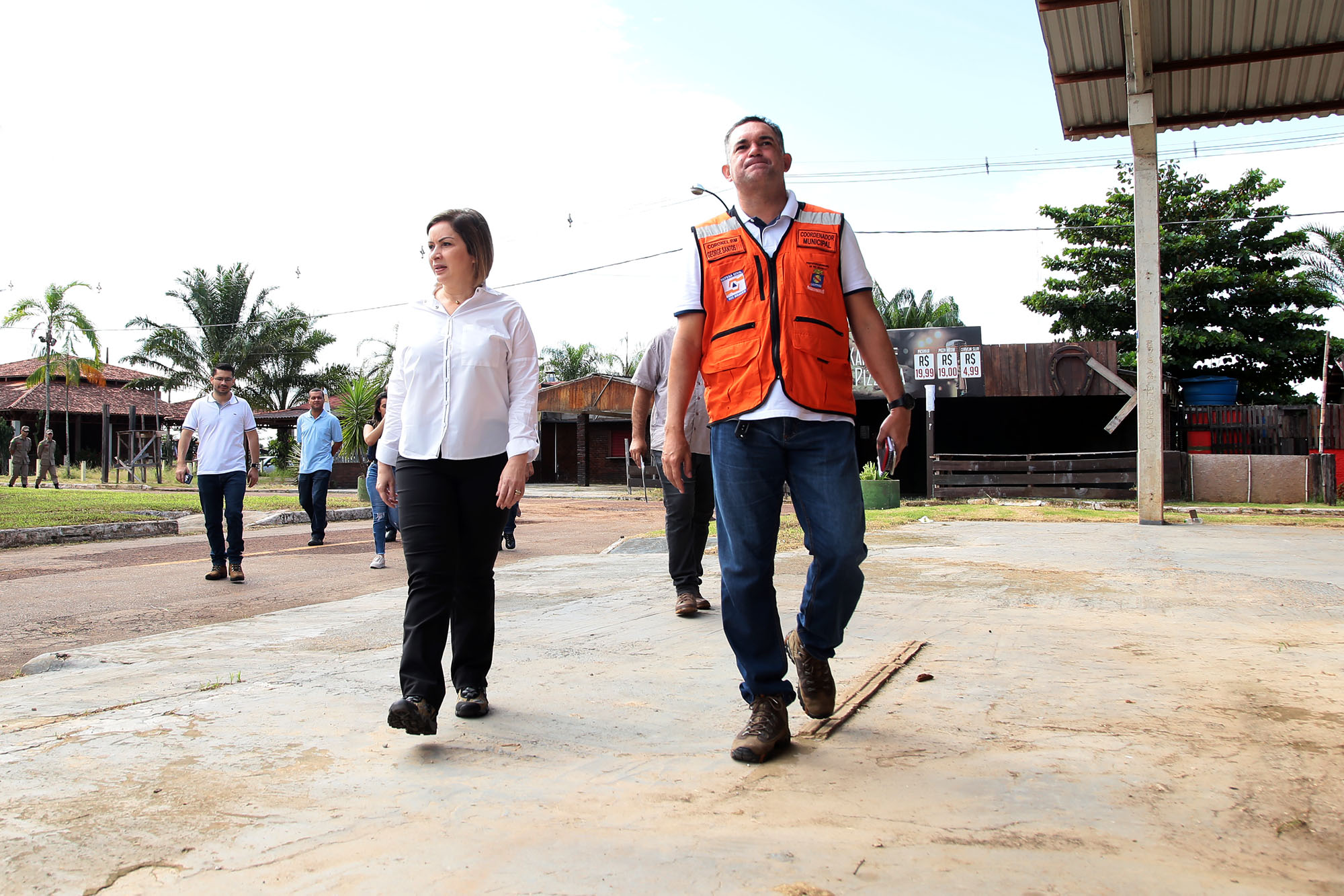 Prefeita Socorro Neri visita abrigos construídos pelo município no Parque de Exposições