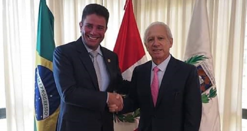 Governador discute com embaixador do Peru criação de um gabinete fronteiriço