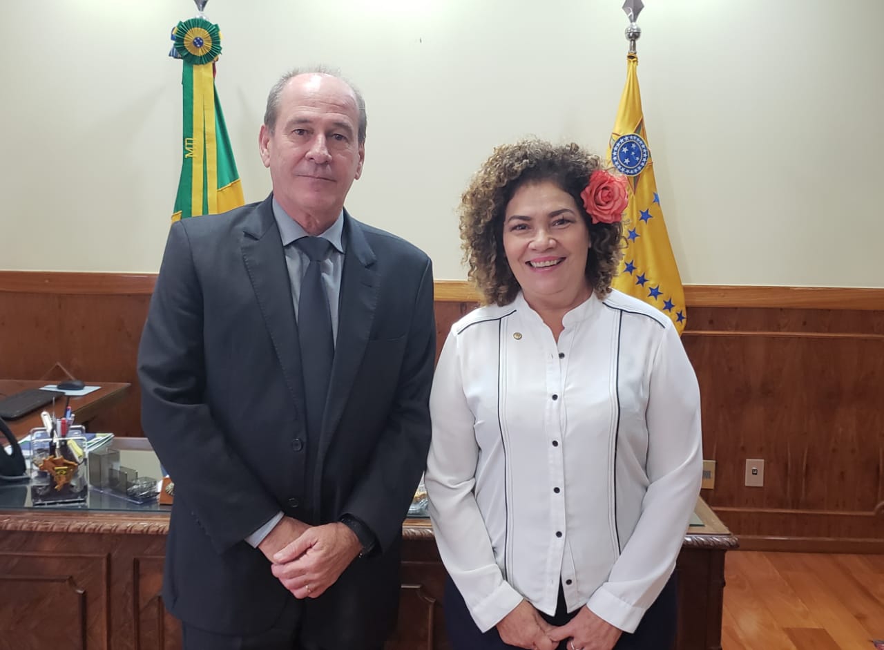 Perpétua Almeida quer criar Frente Parlamentar Pelo Fortalecimento da Defesa Nacional