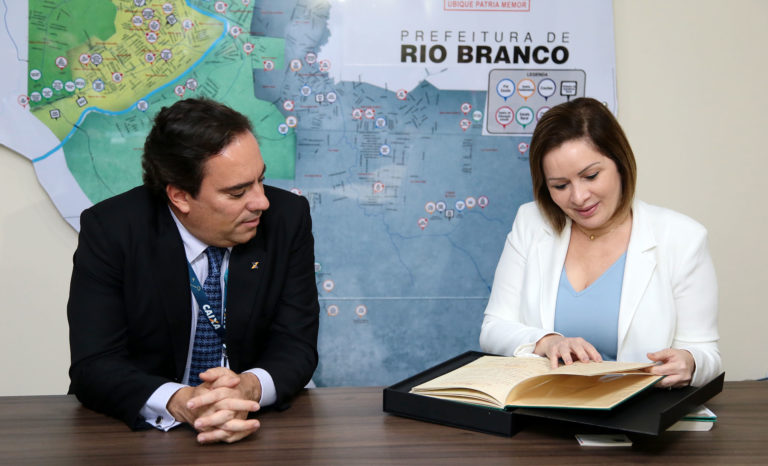 Prefeita Socorro Neri recebe visita do presidente da Caixa