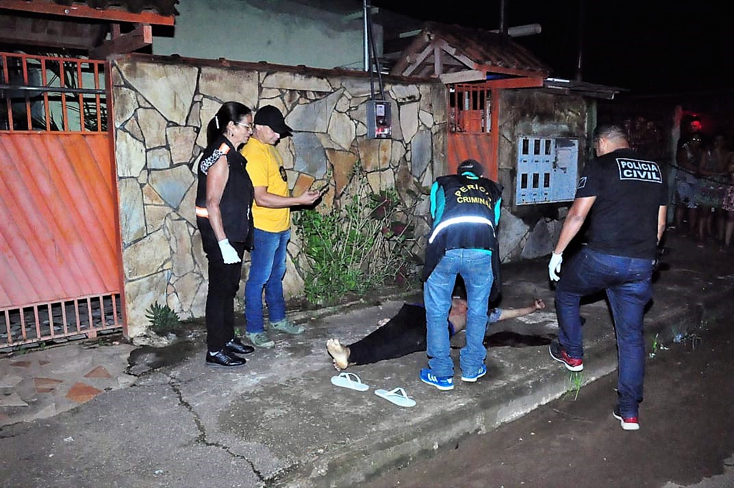 Menor de 16 anos é morto a tiros enquanto andava de bicicleta, na baixada da Sobral