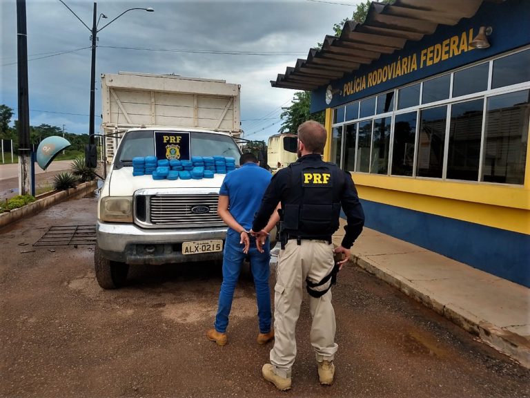 Polícia Rodoviária Federal apreende caminhão com cerca de 42 kg de cocaína
