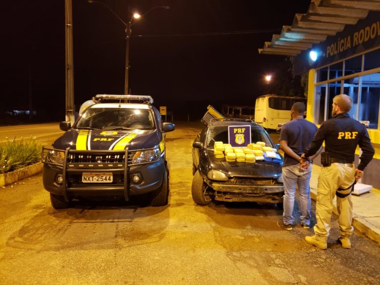 PRF apreende 50 kg de droga em fundo falso de carro durante abordagem na BR-364