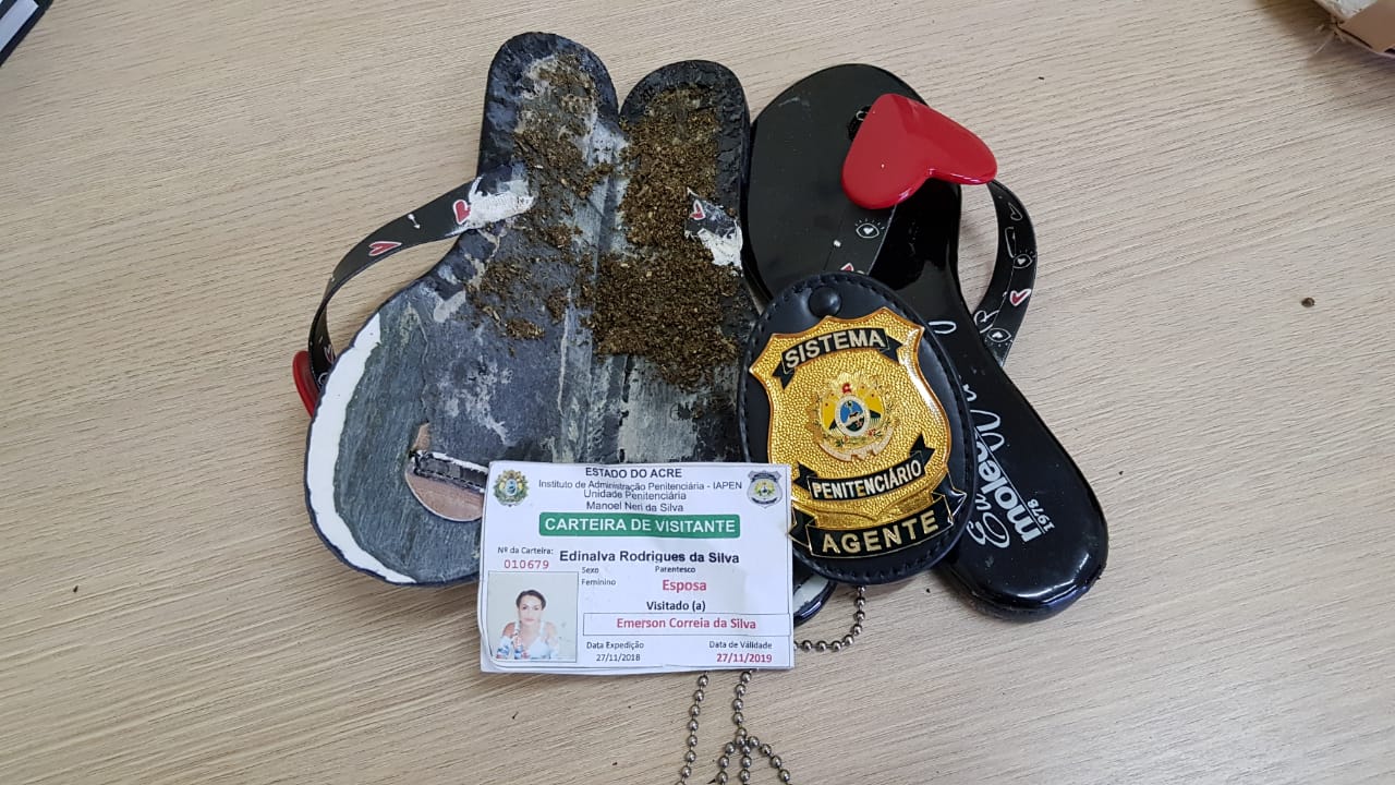 Mulheres são presas tentando entrar em presídio com droga nas sandálias e em suas peças íntimas