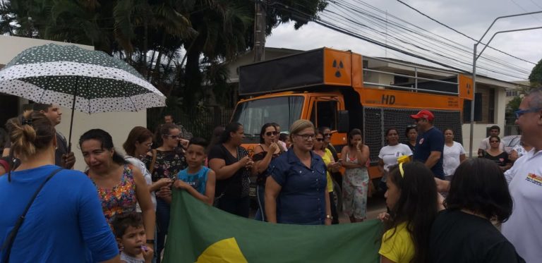 Servidores do Pró-saúde voltam a fechar AV. Brasil contra demissões; governo garante apoio