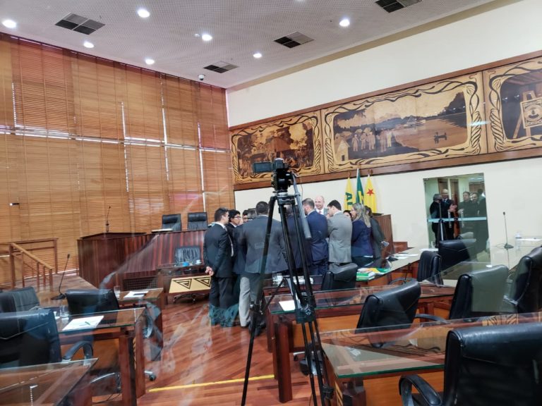 Deputados ‘se estranham’ na Aleac: “Quero pedir ao líder do governo, mais respeito”