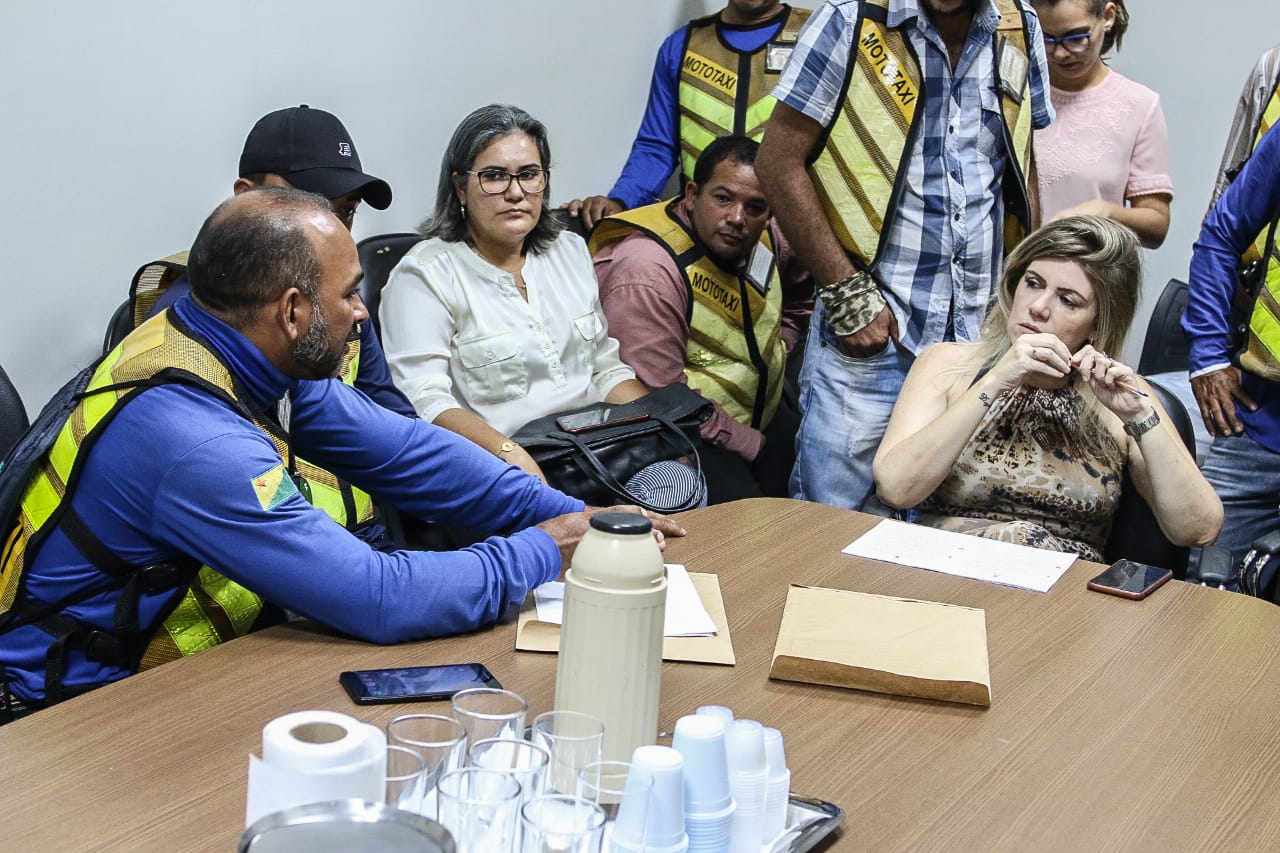 Mototaxistas vão ao MPAC reivindicar contra uso do mototaxímetro em Rio Branco