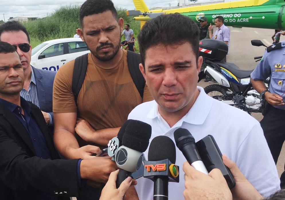 Governador entrega armas e munições e prega combate ao crime na Cidade do Povo