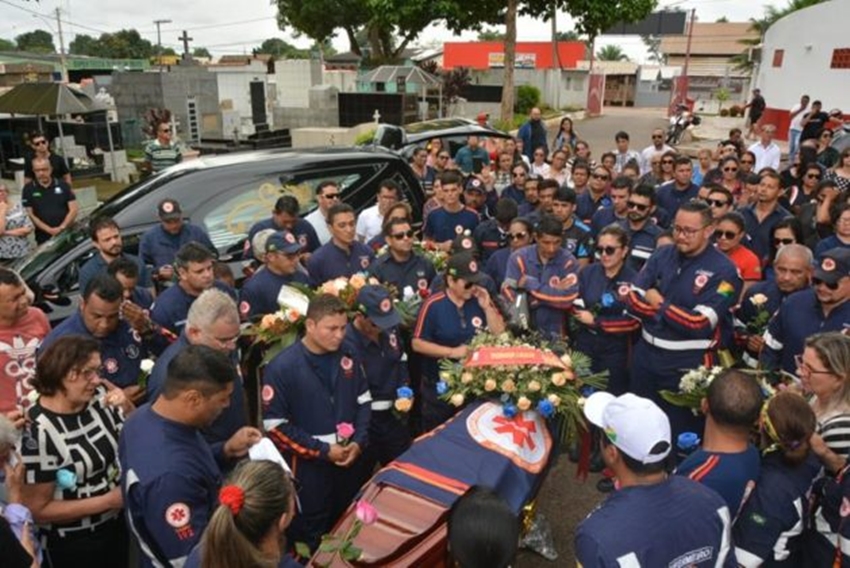 Socorrista do Samu é enterrado em Rio Branco sob forte comoção; confira os vídeos