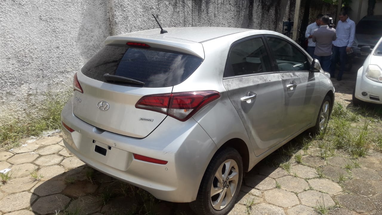 Polícia prende dupla acusada de roubar carro e celular de casal no Lago do Amor