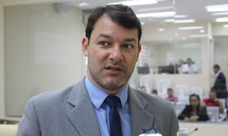 Quem tem o emedebista Roberto Duarte Júnior como aliado não precisa de adversários políticos