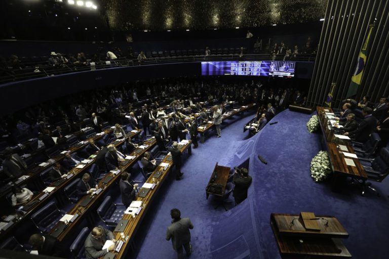 Após encontrar um voto a mais, Senado decide fazer nova eleição para presidência