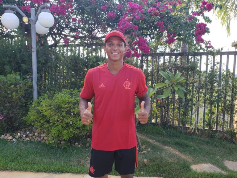 Isaquias Queiroz assina com Flamengo até Tóquio 2020