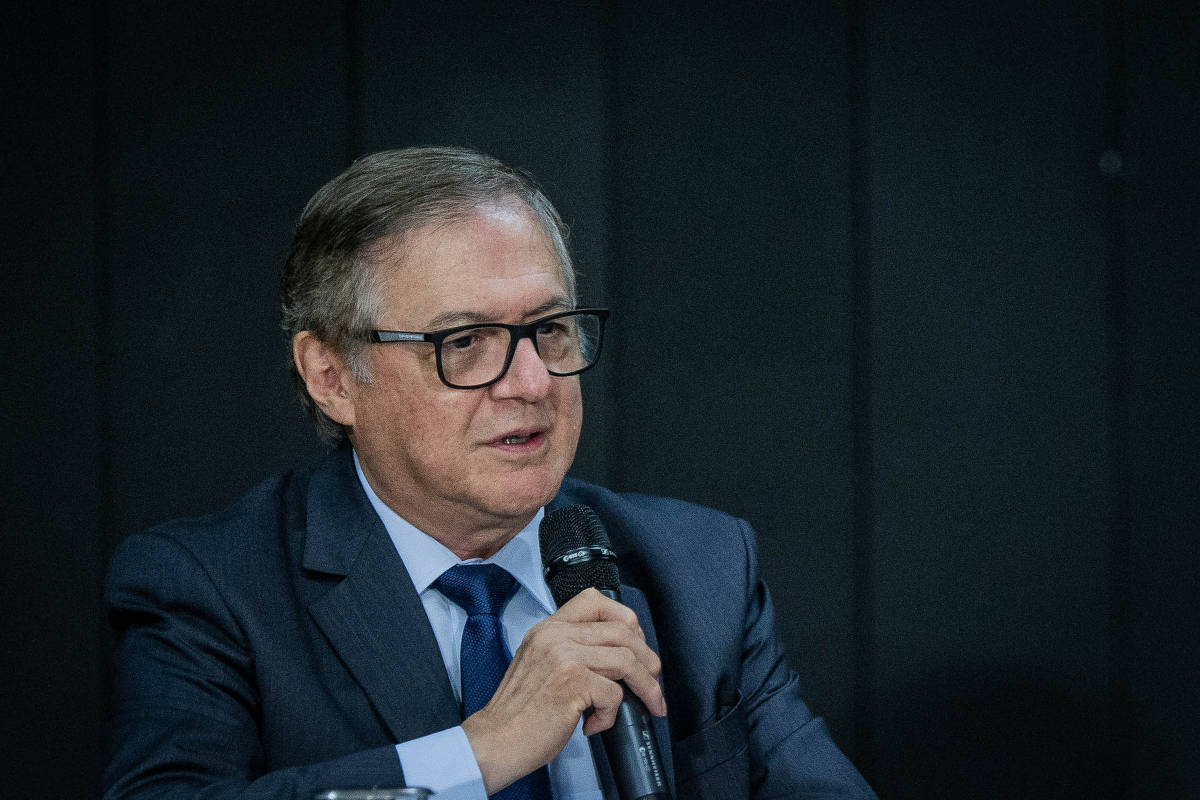 Governo cria comissão para fazer análise ideológica de questões do Enem