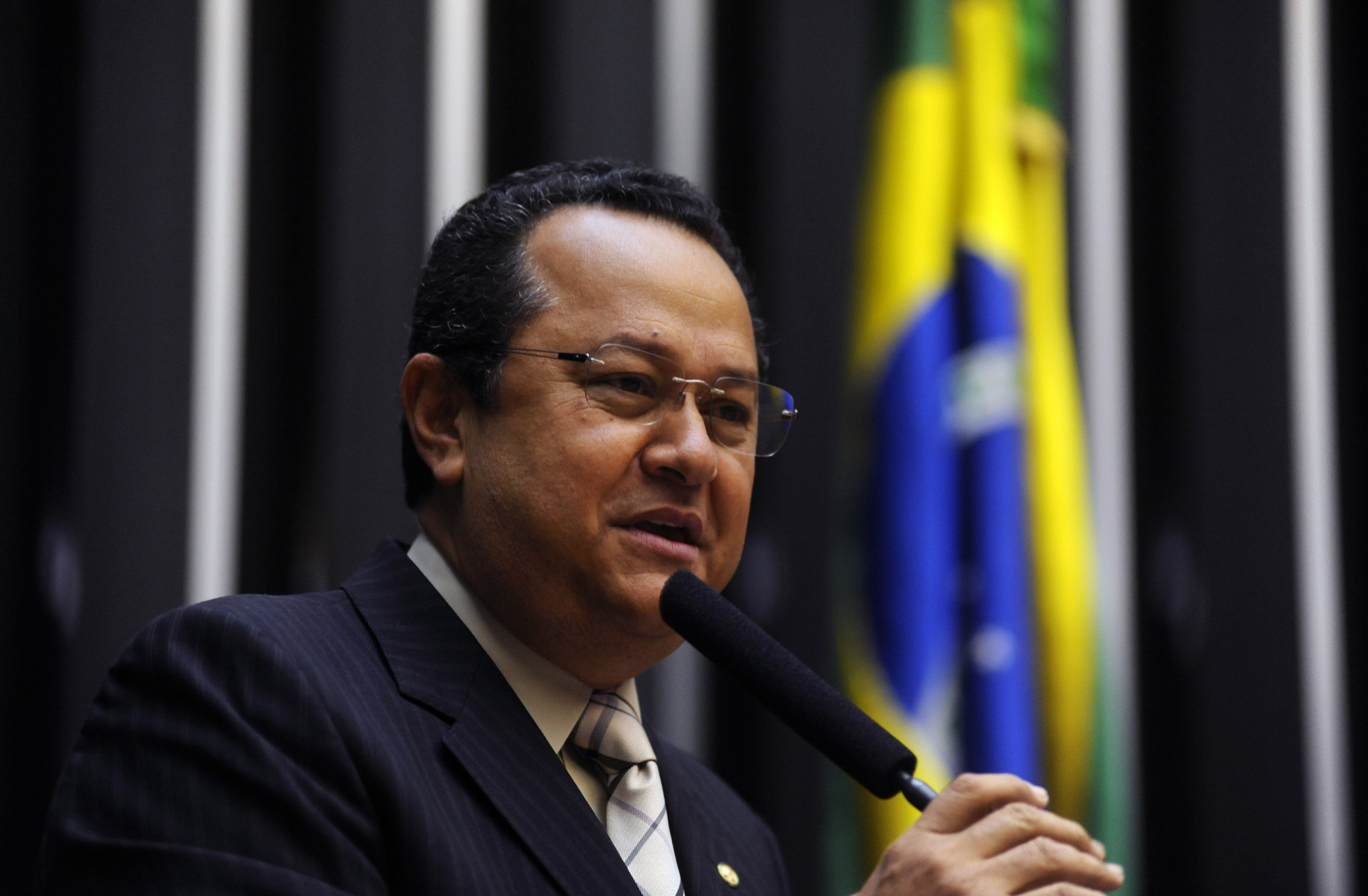 Esposo de Antônia Lúcia, Silas Câmara é eleito líder da frente evangélica na Câmara